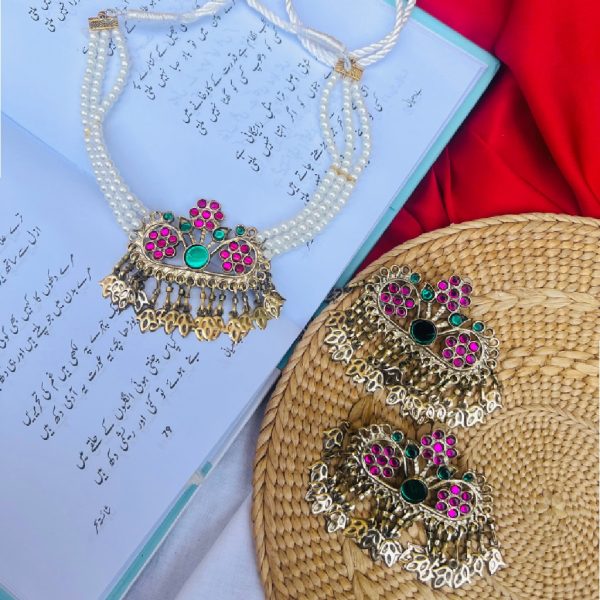 Three Flower Chokar Set