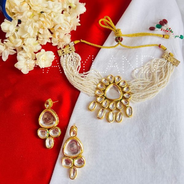 Nuri Kundan Chokar Set