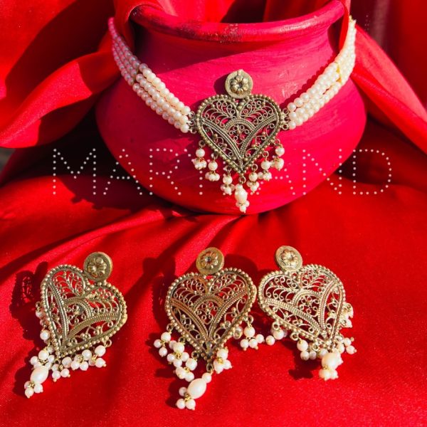 Dill Pearls Chokar Set